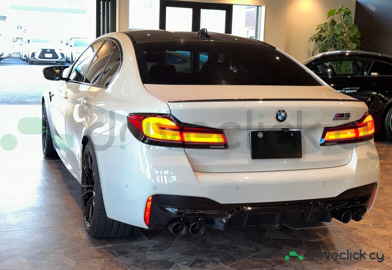 BMW M5 White
