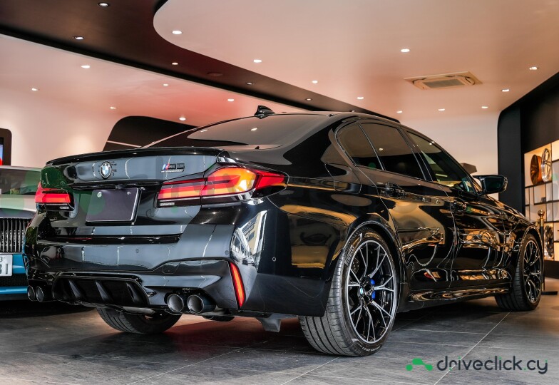 BMW M5 Black