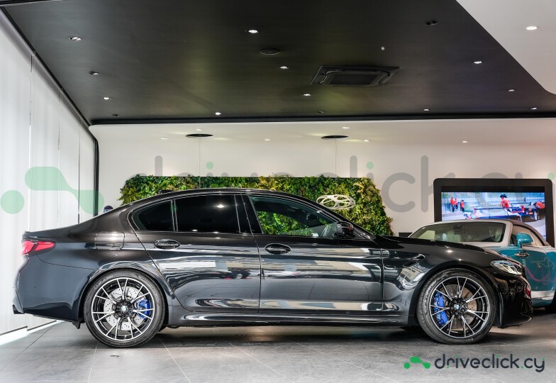 BMW M5 Black