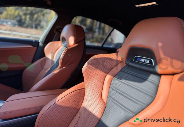 BMW M5 Красный