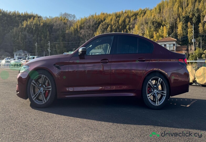 BMW M5 Красный