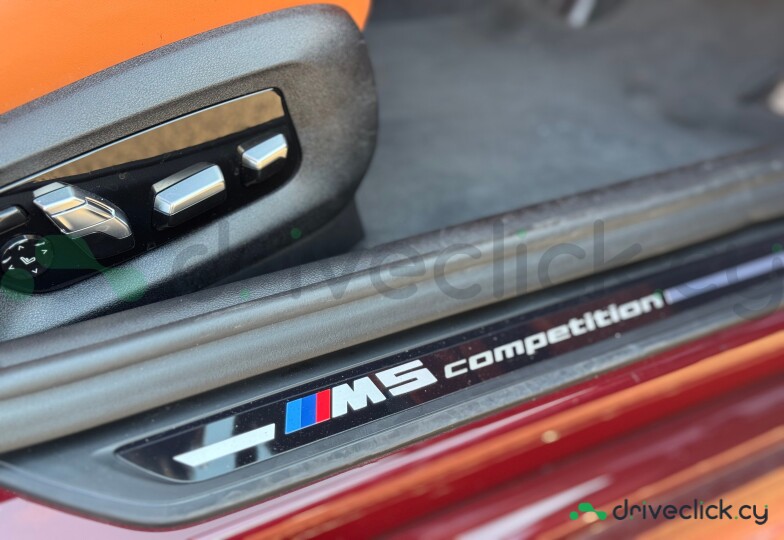 BMW M5 Красный