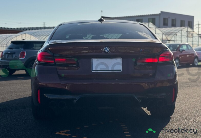 BMW M5 Красный