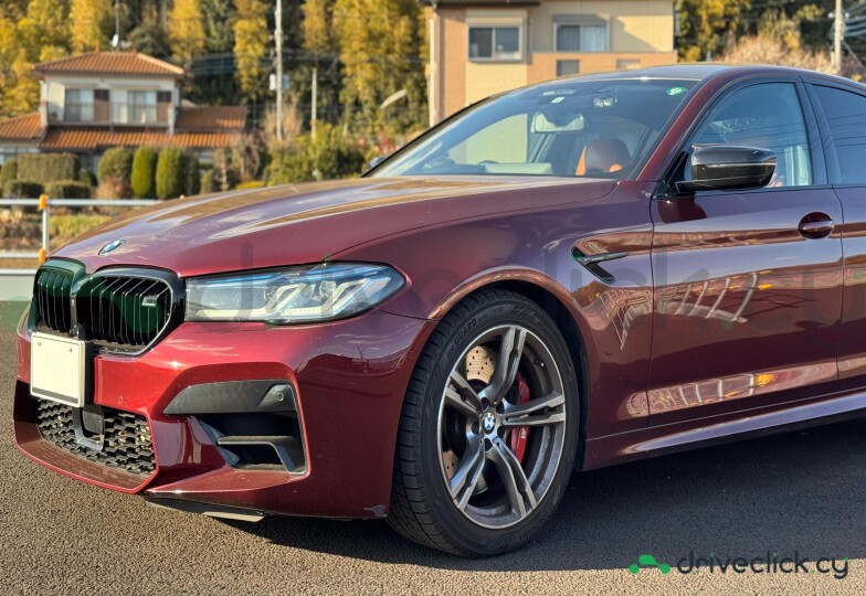 BMW M5 Красный