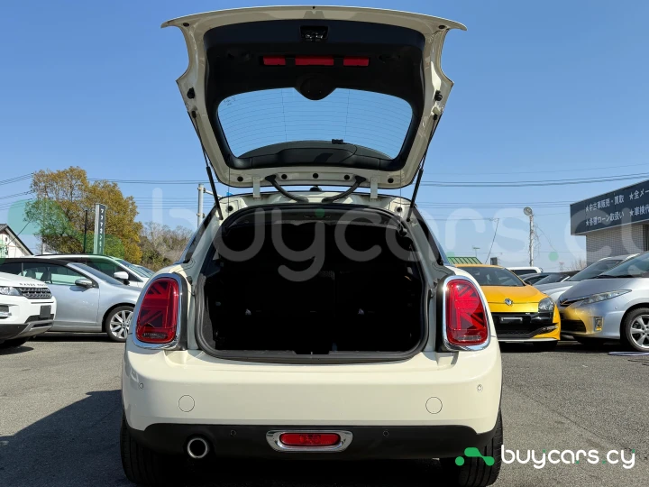 Mini Hatch White