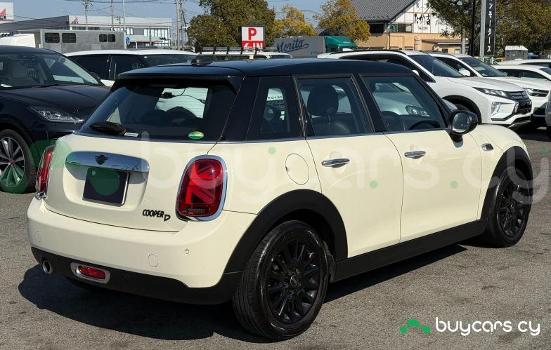 Mini Hatch White