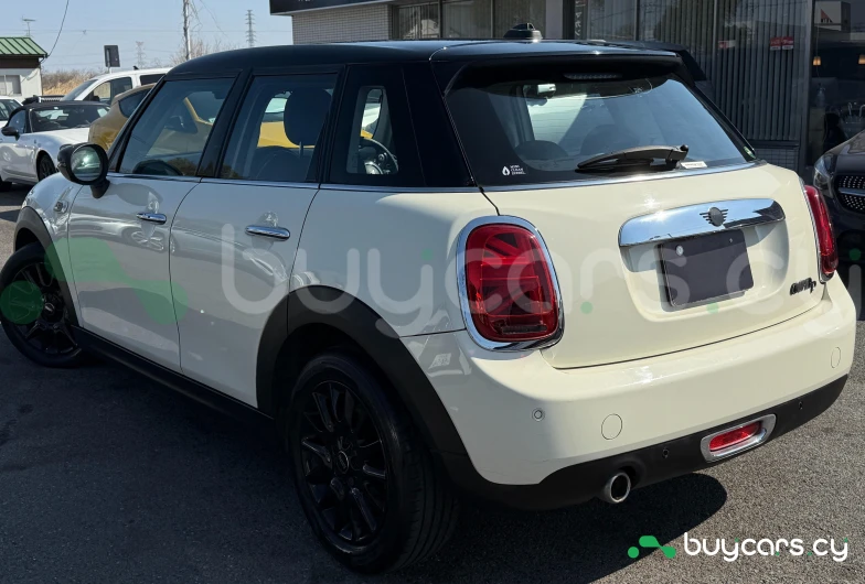 Mini Hatch White