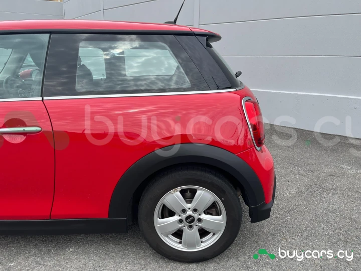 Mini Hatch Red