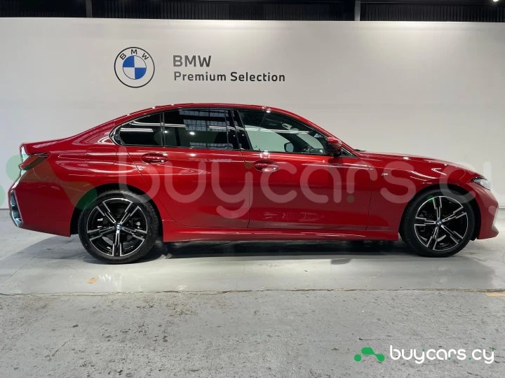 BMW 3 series Красный