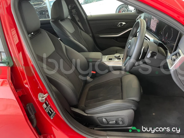 BMW 3 series Красный