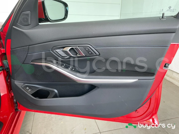 BMW 3 series Красный