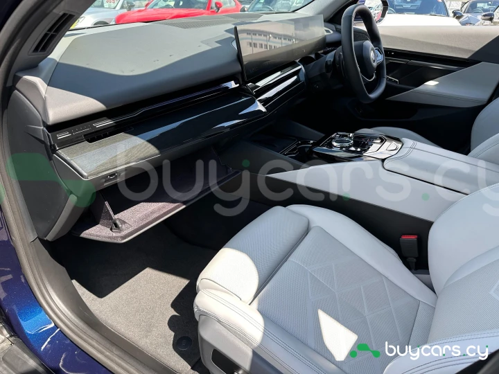 BMW 5 series Синий