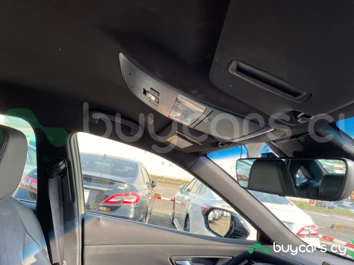 Toyota Crown Черный