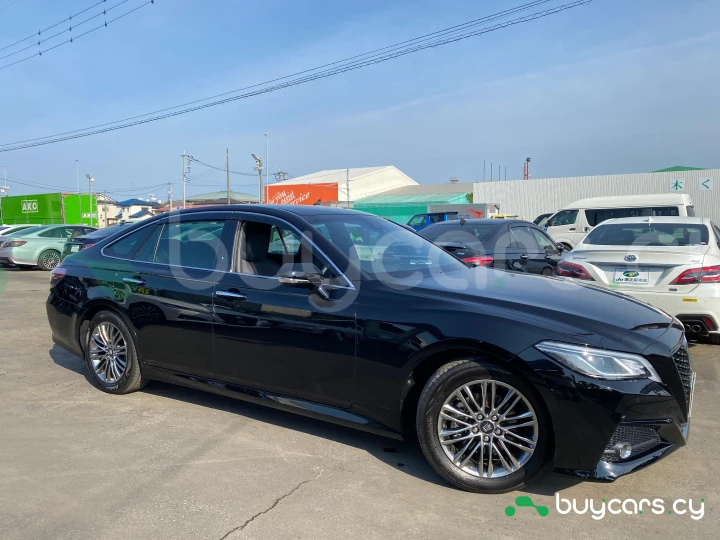 Toyota Crown Черный
