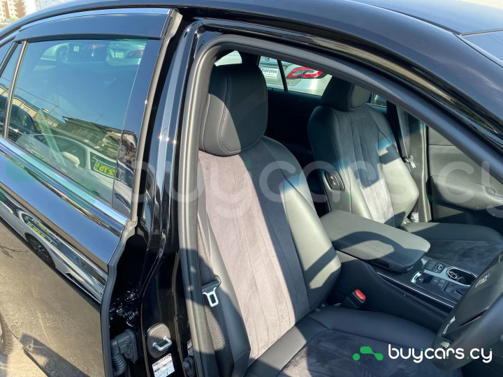 Toyota Crown Черный