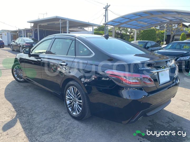 Toyota Crown Черный