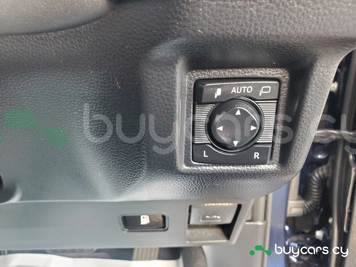 Toyota Crown Синий