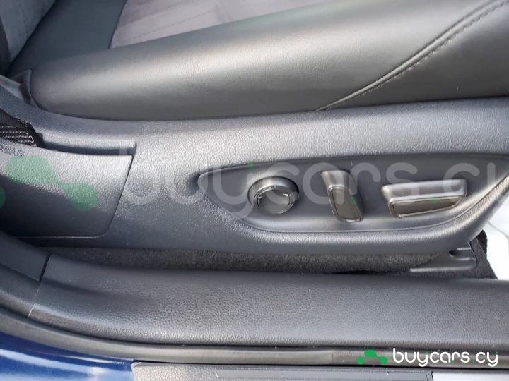 Toyota Crown Синий