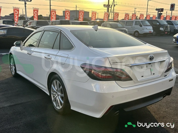 Toyota Crown Белый