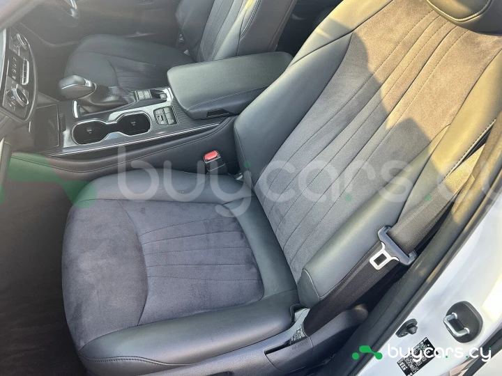 Toyota Crown Белый