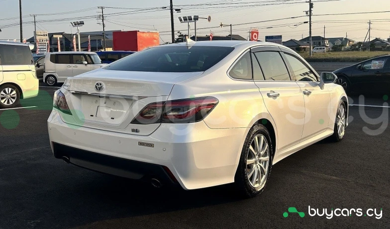 Toyota Crown Белый