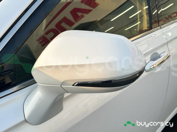 Toyota Crown Белый