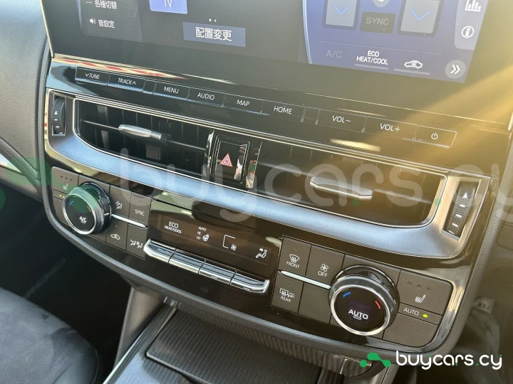 Toyota Crown Белый