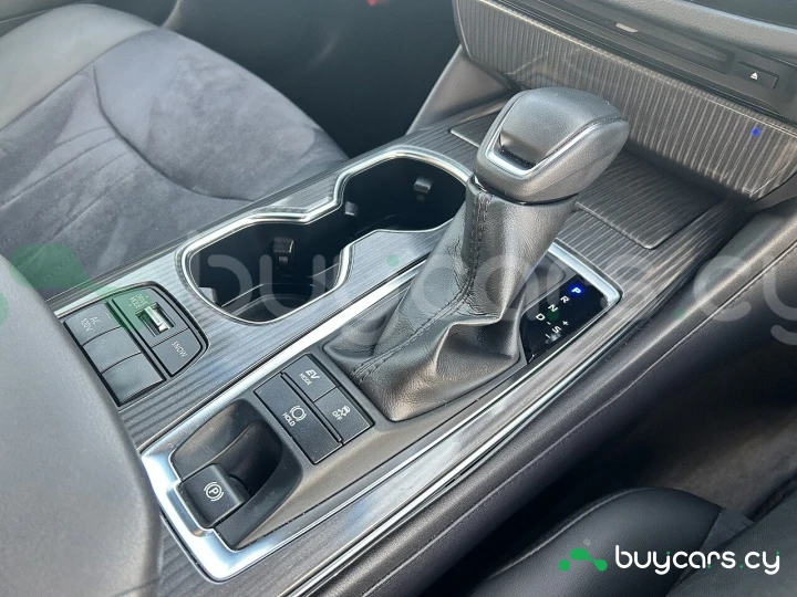 Toyota Crown Белый