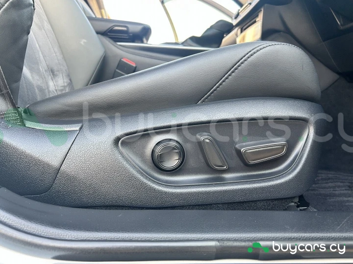 Toyota Crown Белый