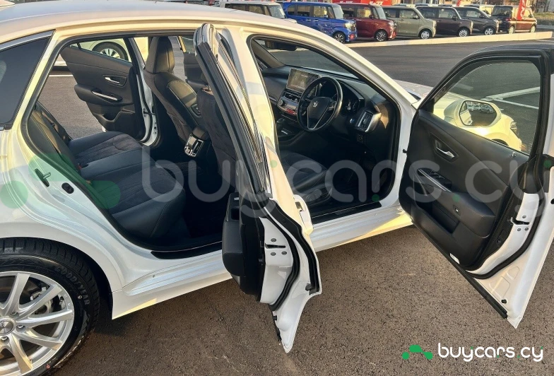 Toyota Crown Белый