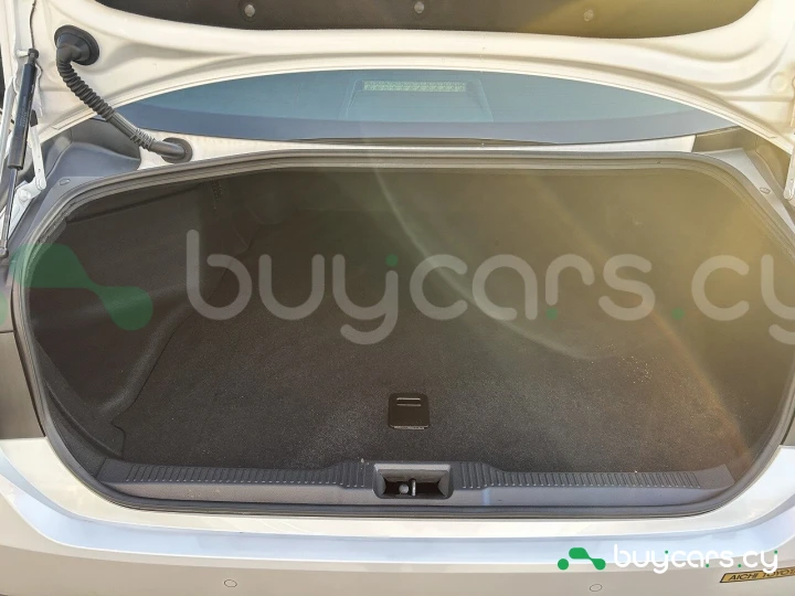 Toyota Crown Белый