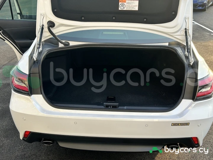 Toyota Crown Белый