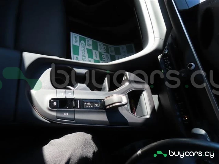 Toyota Crown Белый