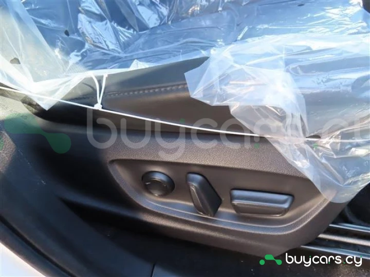 Toyota Crown Белый