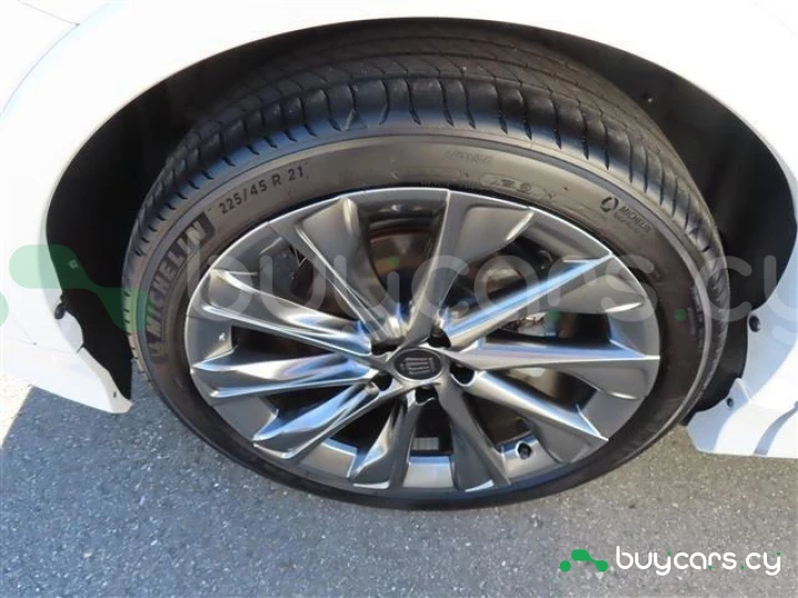 Toyota Crown Белый