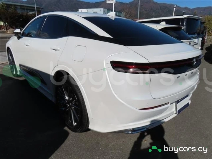 Toyota Crown Белый