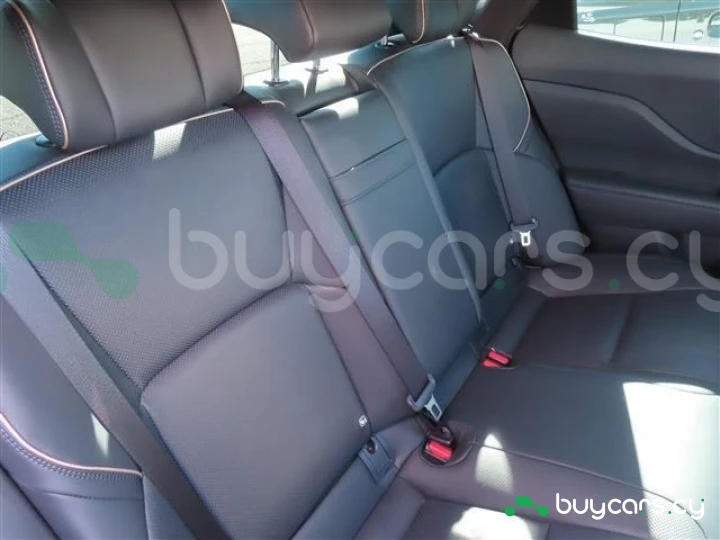 Toyota Crown Белый