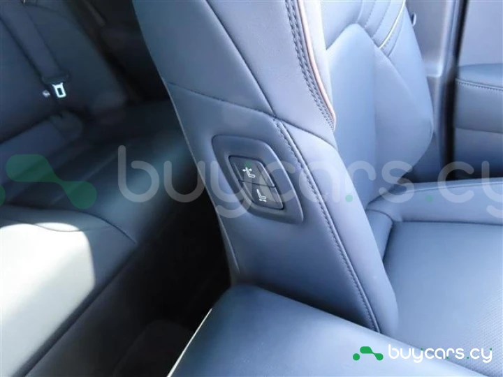 Toyota Crown Белый