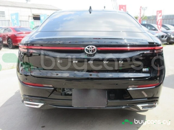 Toyota Crown Черный