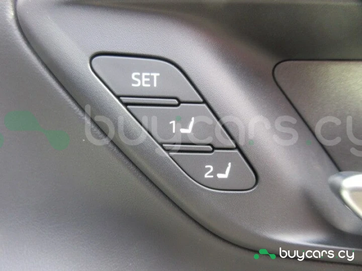 Toyota Crown Черный