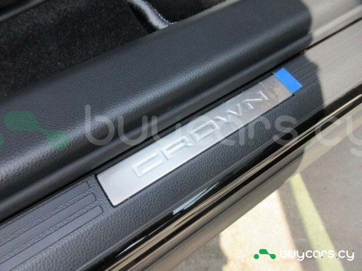 Toyota Crown Черный