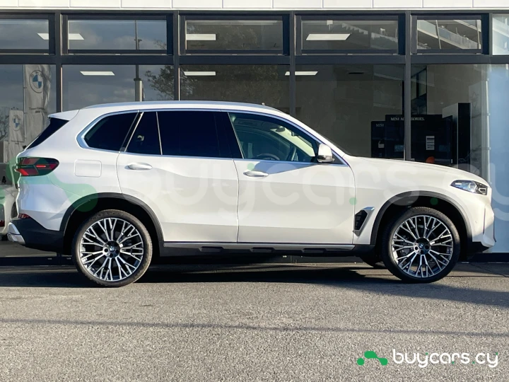 BMW X5 White