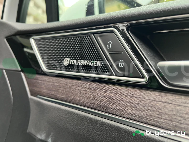 Volkswagen Passat White