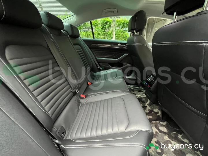 Volkswagen Passat White