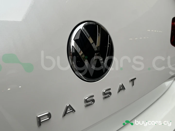 Volkswagen Passat White