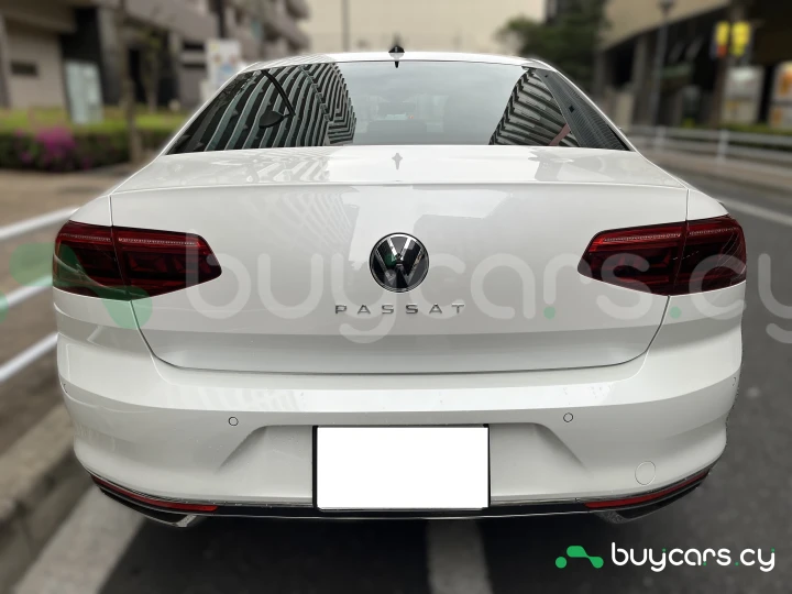 Volkswagen Passat White