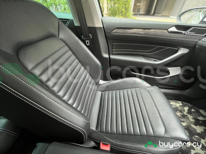 Volkswagen Passat White