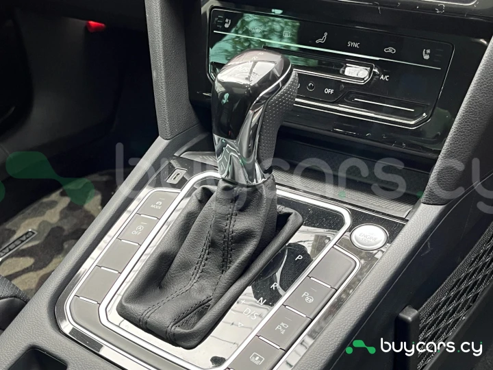 Volkswagen Passat White