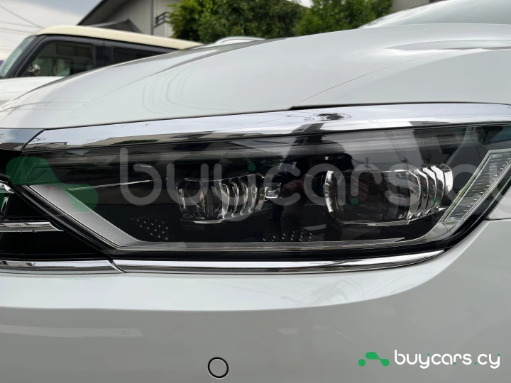 Volkswagen Passat White