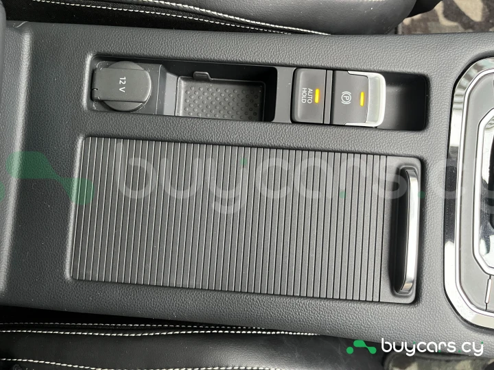 Volkswagen Passat White